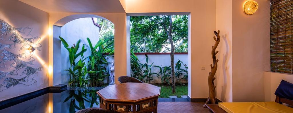 Over The Hill Poovar Экстерьер фото