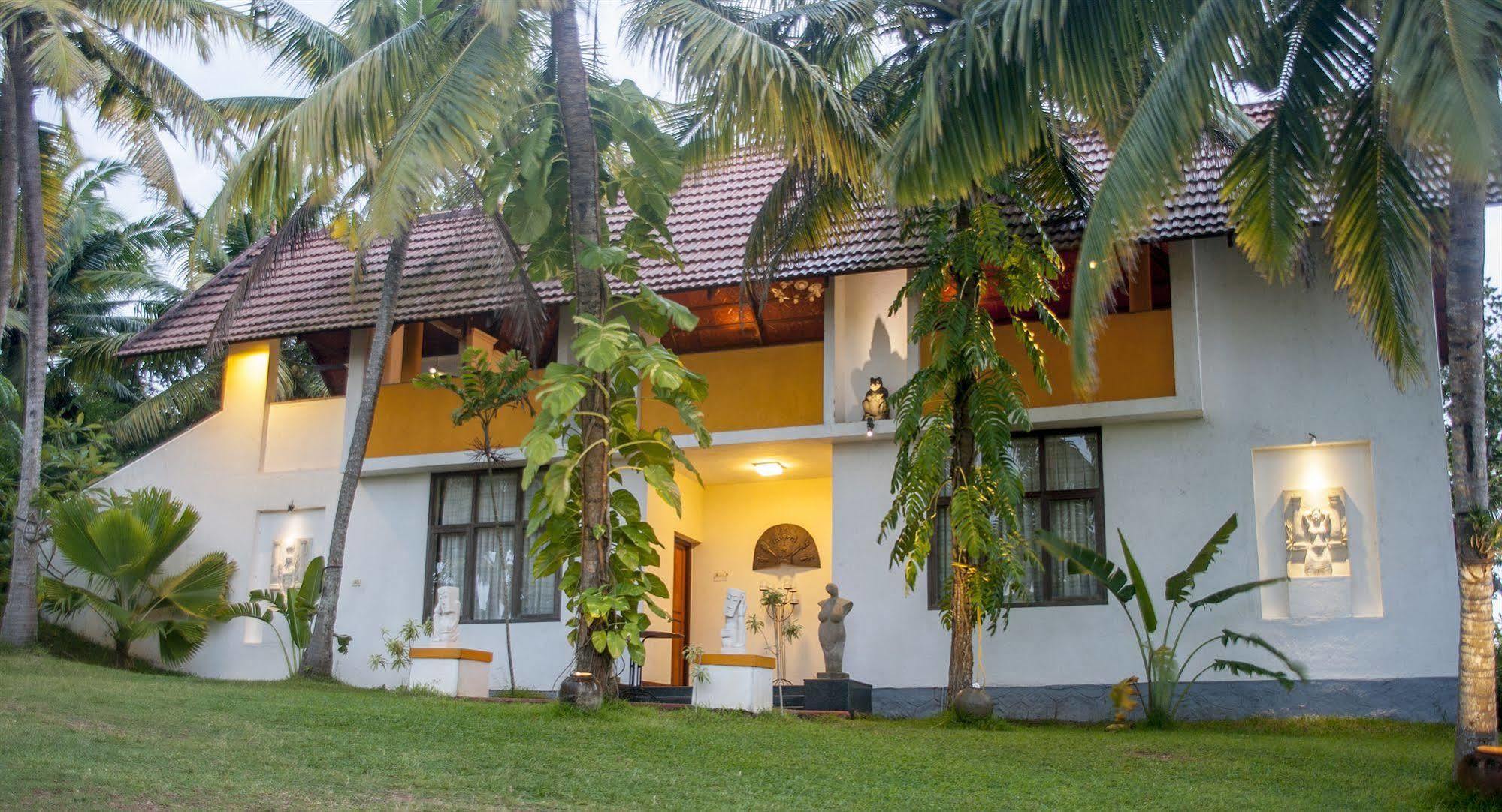 Over The Hill Poovar Экстерьер фото