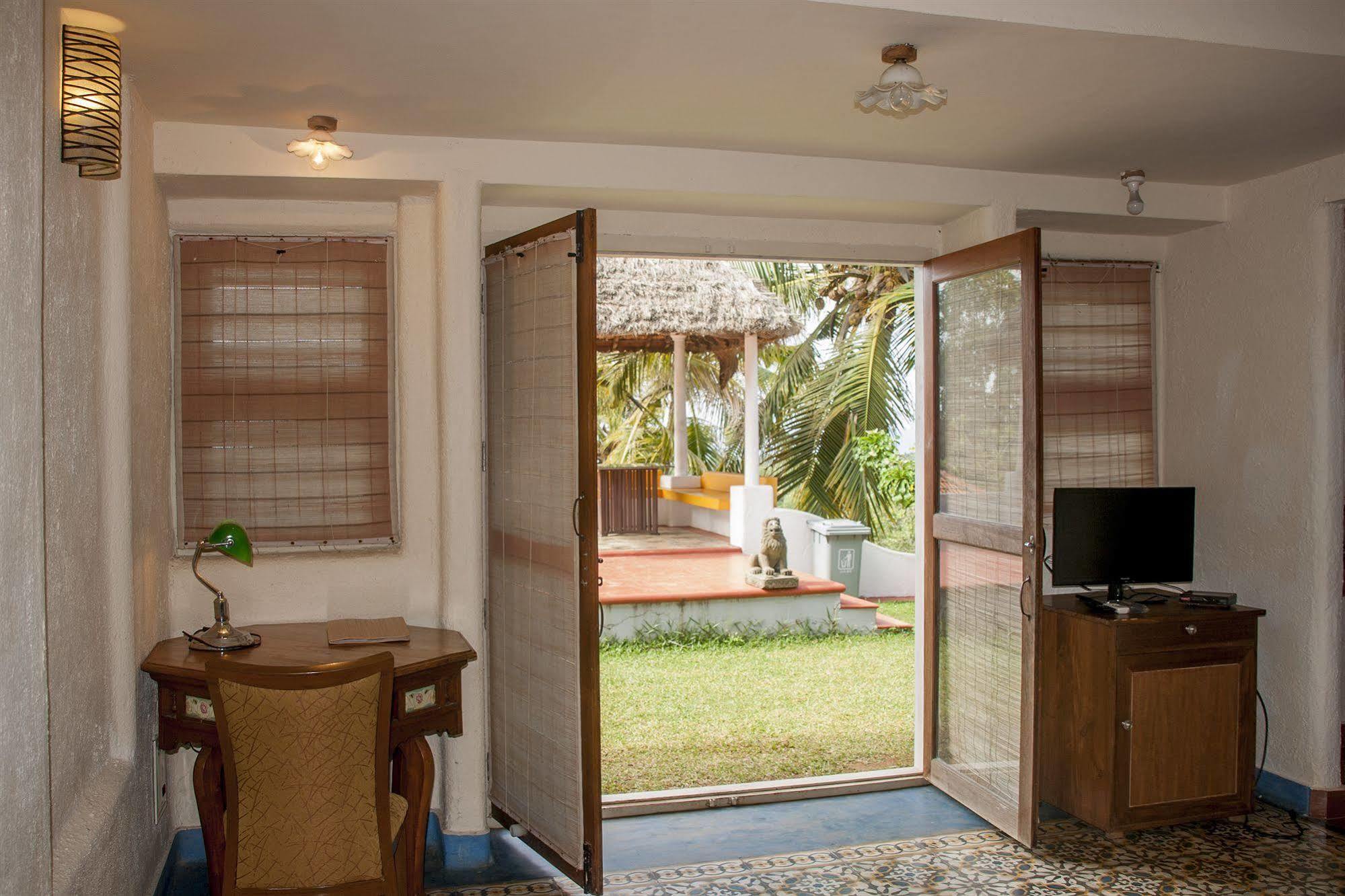 Over The Hill Poovar Экстерьер фото