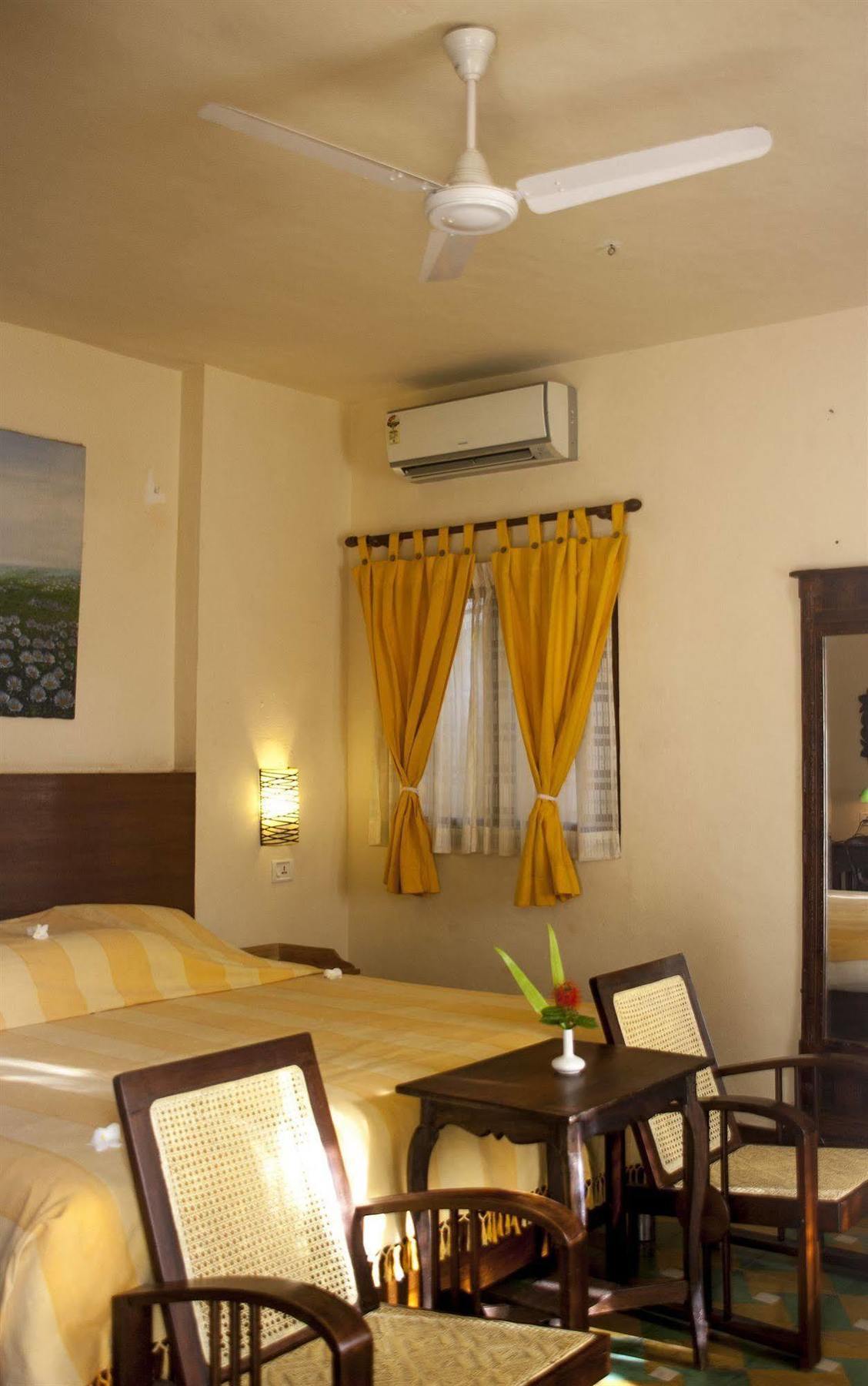 Over The Hill Poovar Экстерьер фото