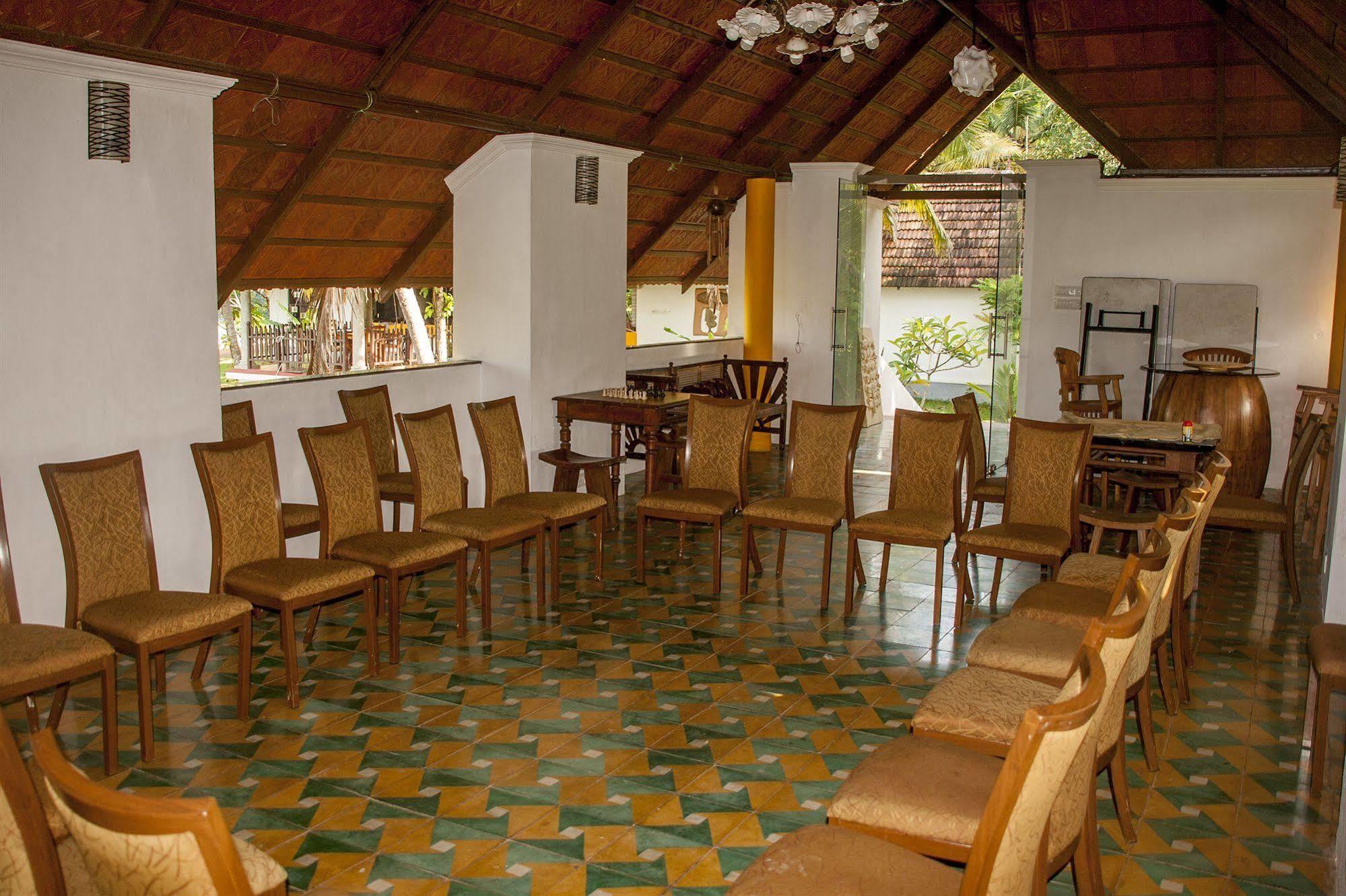 Over The Hill Poovar Экстерьер фото