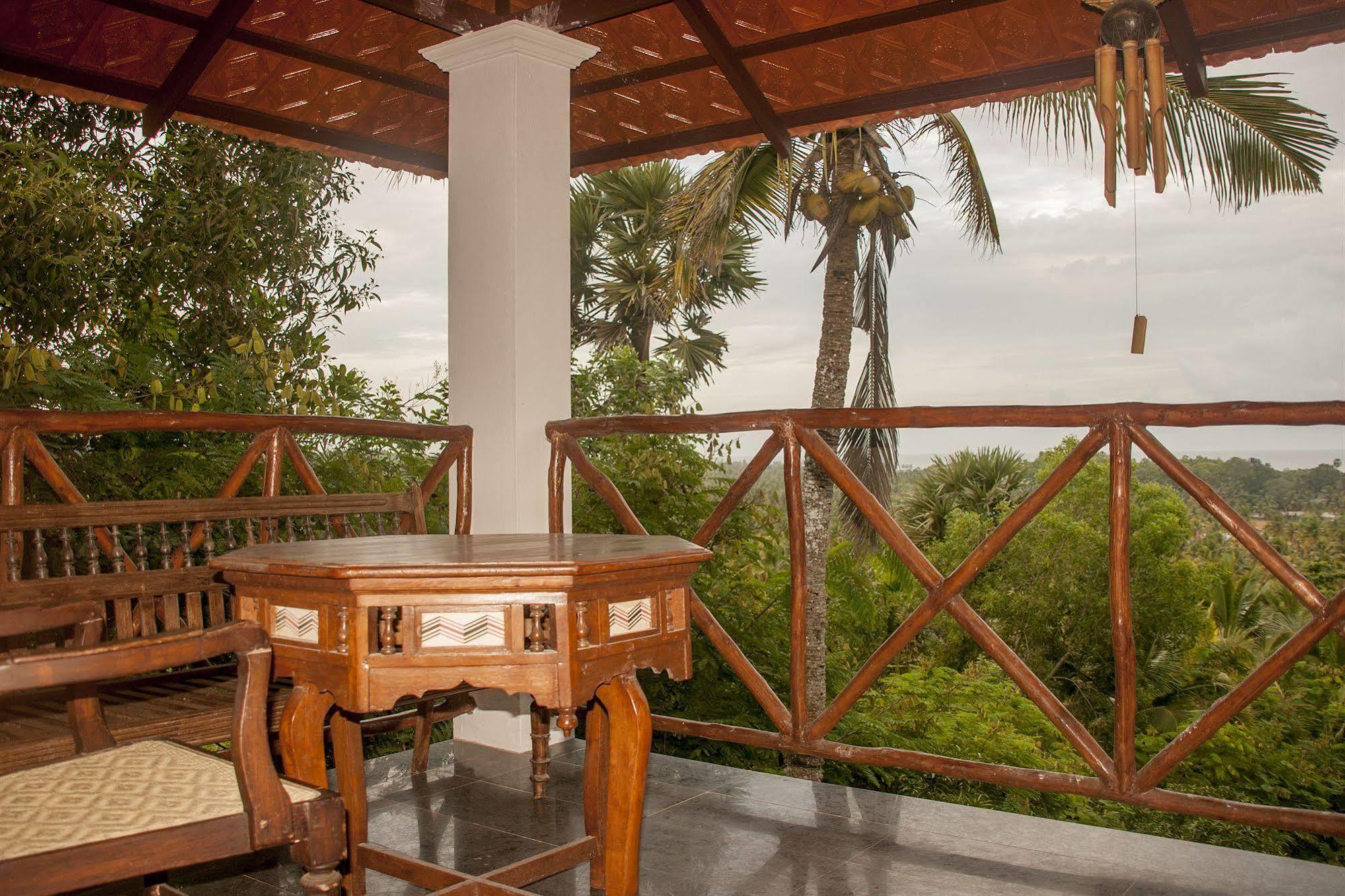 Over The Hill Poovar Экстерьер фото
