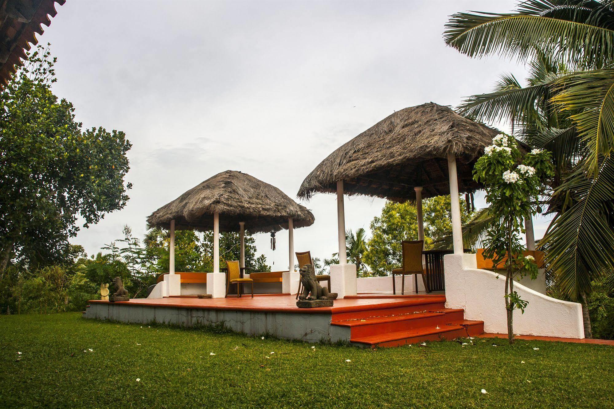 Over The Hill Poovar Экстерьер фото